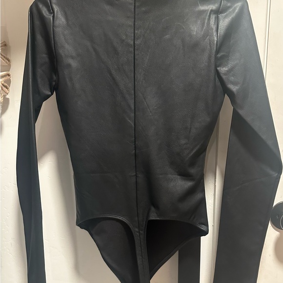 Good American Faux Leather Long Sleeve Body Suit - Picture 5 of 5